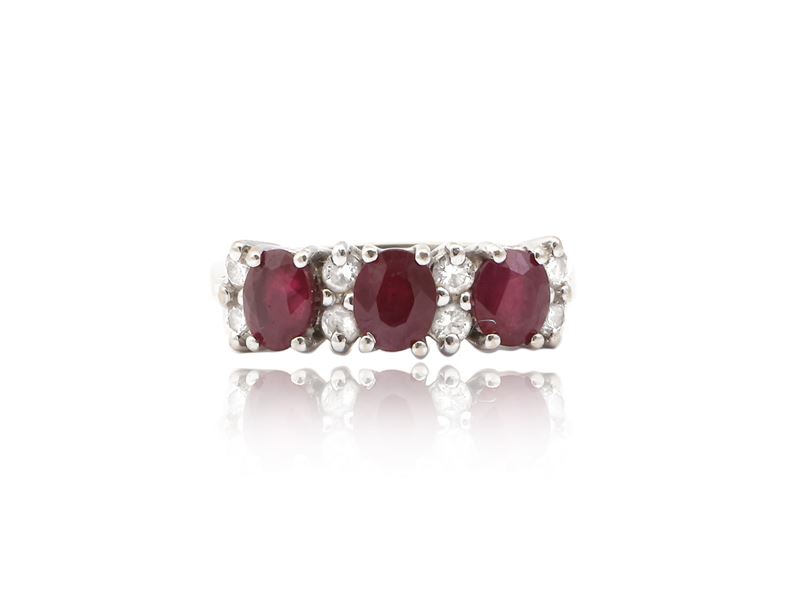 Anello Trilogy in Oro Bianco con Diamanti e Rubini