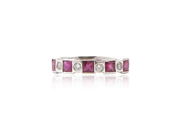 Riviere ring in white gold with diamonds and rubies