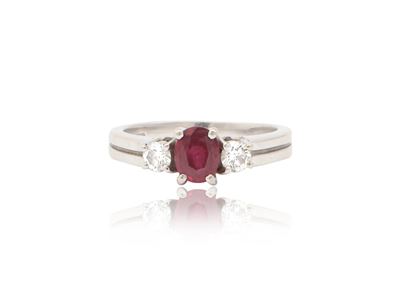 Anello in Oro Bianco con Diamanti Rubino
