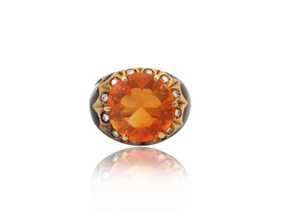 Anello in Oro Giallo con Diamanti, Smalti Neri e Gemma Arancio