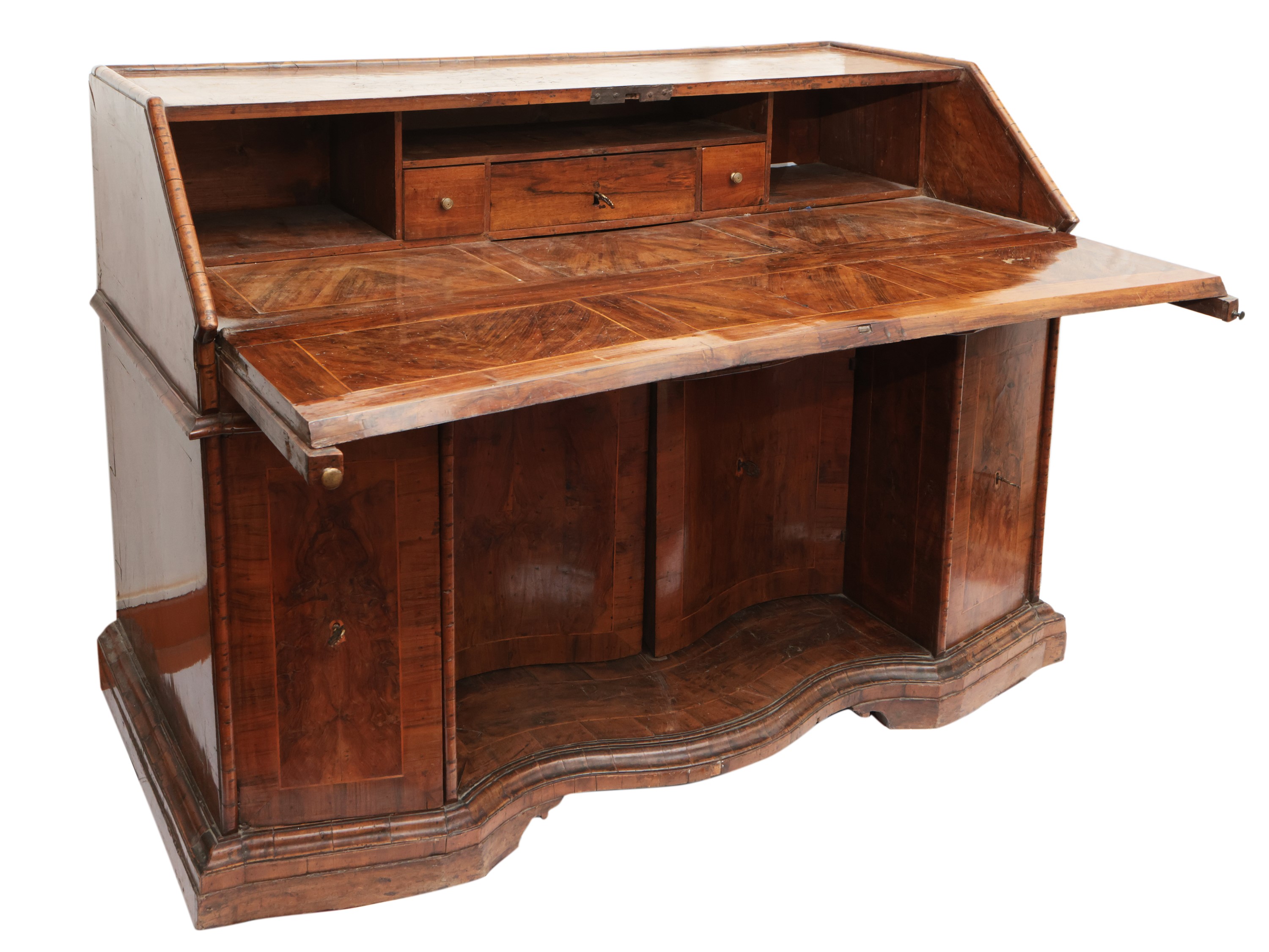 Scrittoio a ribalta impiallacciato in radica e piuma di noce