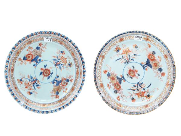 Due piatti da parata in porcellana Imari