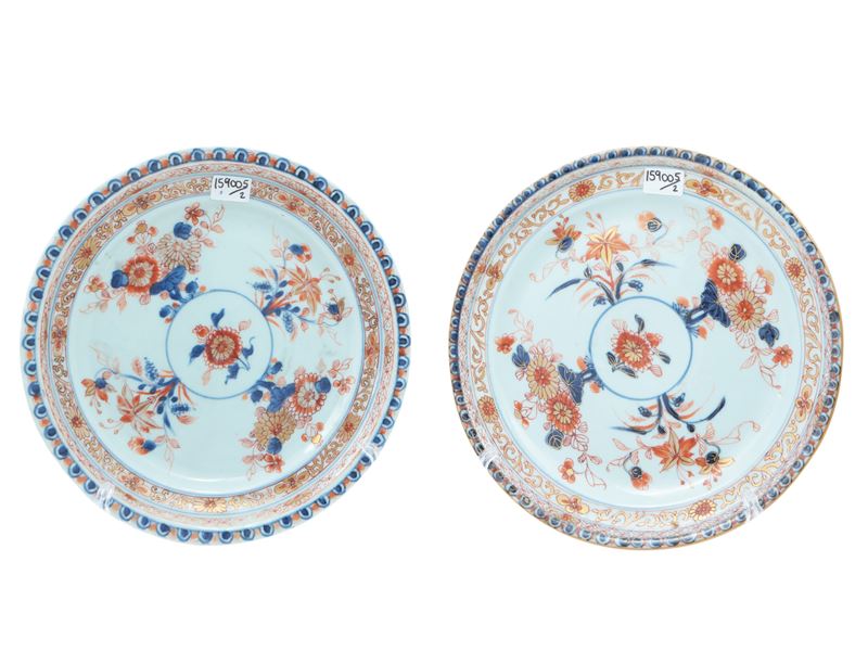 Due Piatti da Parata in Porcellana Imari