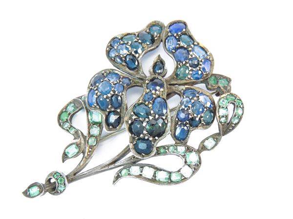 Silver brooch with sapphires and emeralds  - Auction Jewels and Watches - Maison Bibelot - Casa d'Aste Firenze - Milano