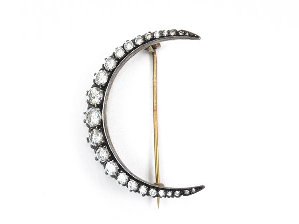 Brooch in yellow gold and silver with diamonds