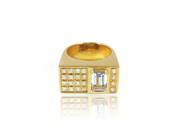 Yellow gold band ring with diamonds and aquamarine