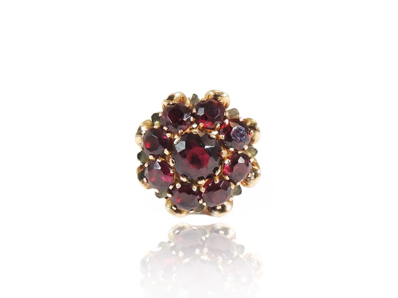 Anello in Oro Giallo con Granati