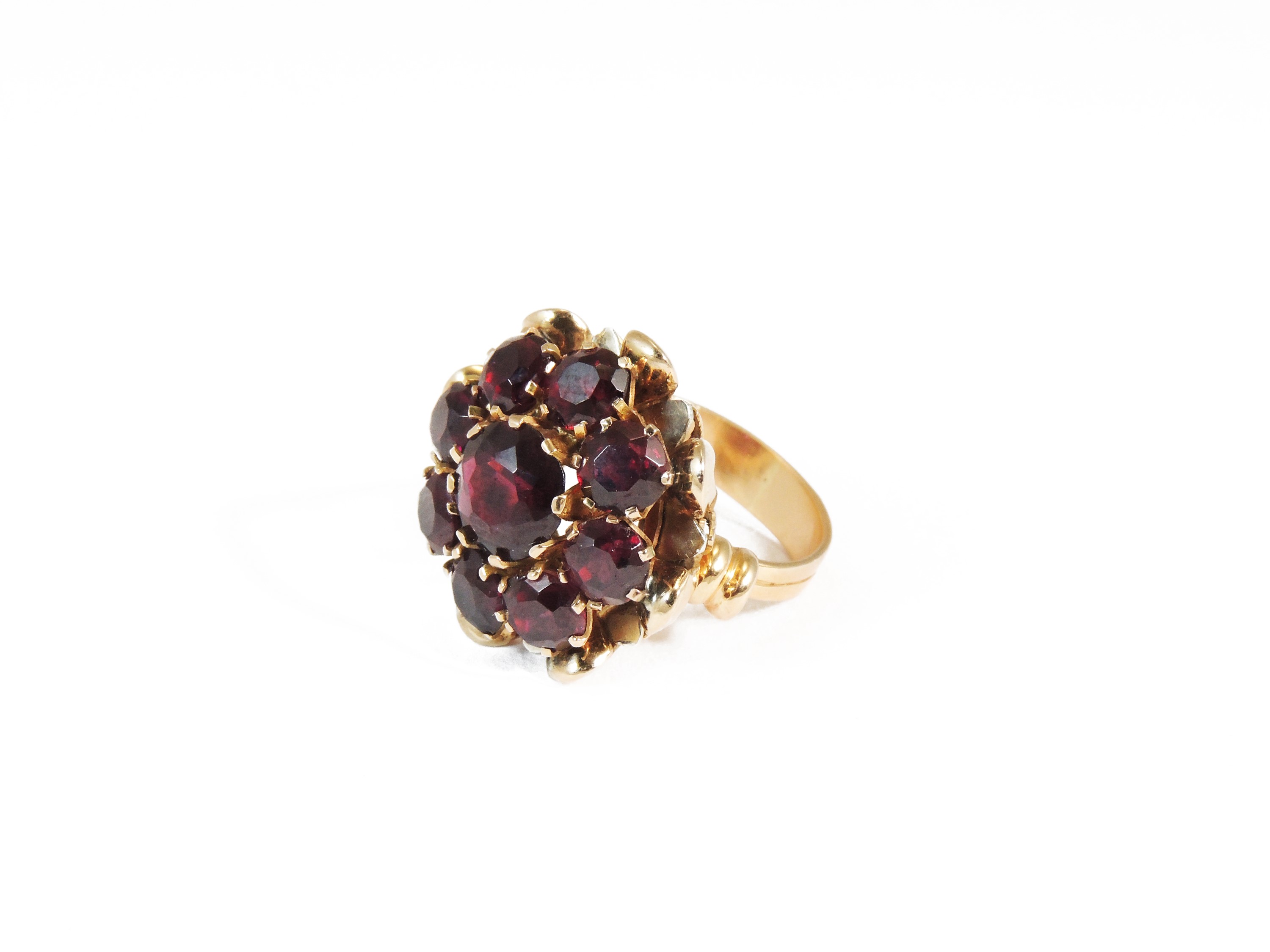 Anello in Oro Giallo con Granati