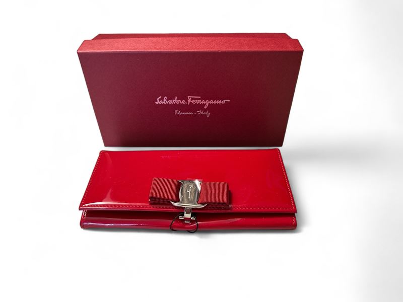 Salvatore Ferragamo, Portafoglio "continental" in Vernice Rossa