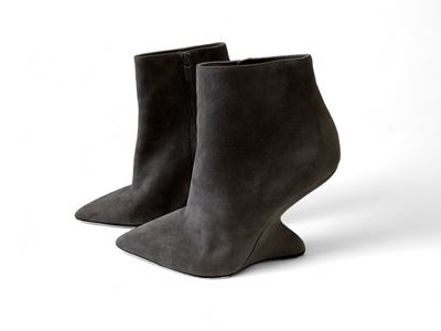 Salvatore Ferragamo, Stivaletti Grigi in Suede con Zeppa Design