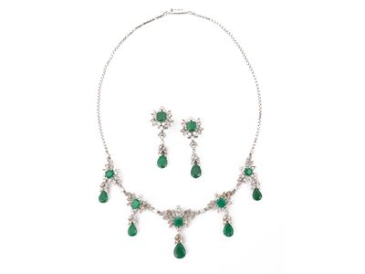Demi Parure Collana e Orecchini in Oro Bianco con Diamanti e Smeraldi