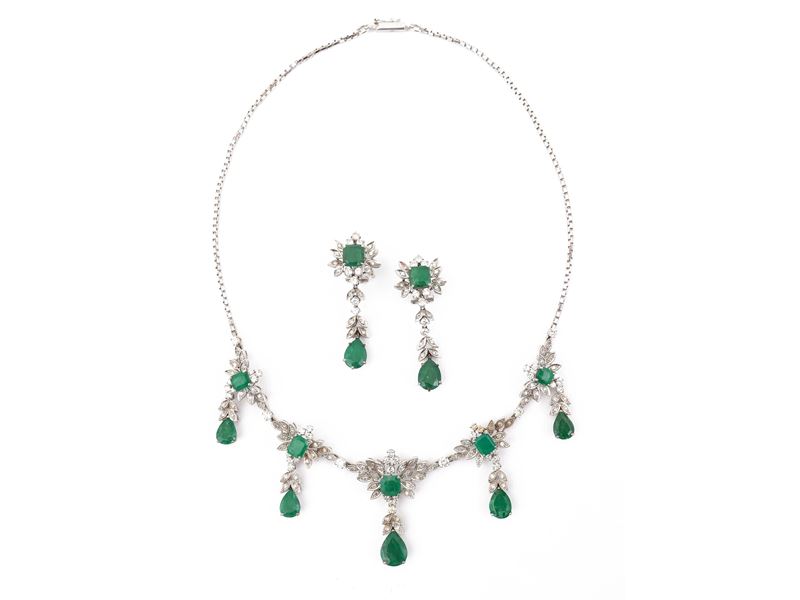 Demi Parure Collana e Orecchini in Oro Bianco con Diamanti e Smeraldi