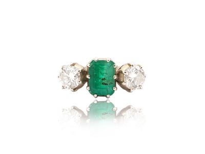 Anello in Oro Bianco con Diamanti e Smeraldo