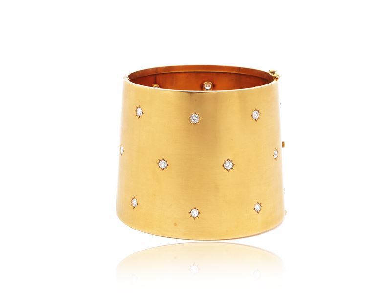 Bracciale Rigido in Oro Giallo con Diamanti