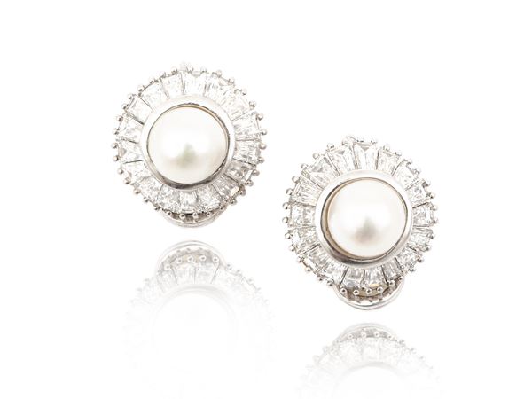 Orecchini in oro bianco con diamanti e perle Akoya  - Auction Jewels and Watches - Maison Bibelot - Casa d'Aste Firenze - Milano