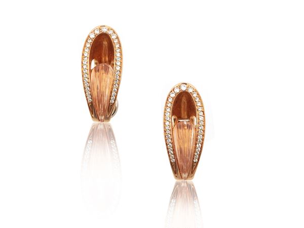 Scavia Io Si, earrings in pink and white gold with engraved diamonds and rose quartz