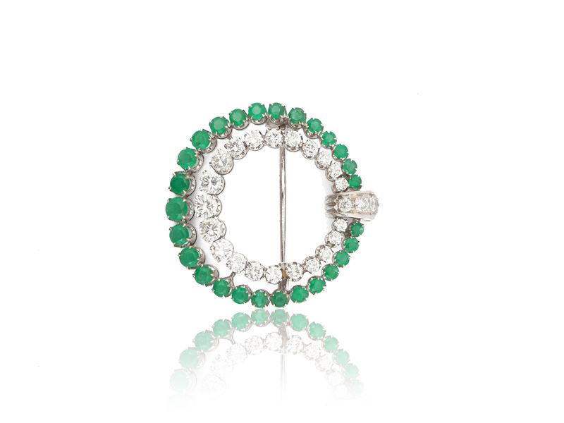 Spilla in Oro Bianco con Diamanti e Smeraldi