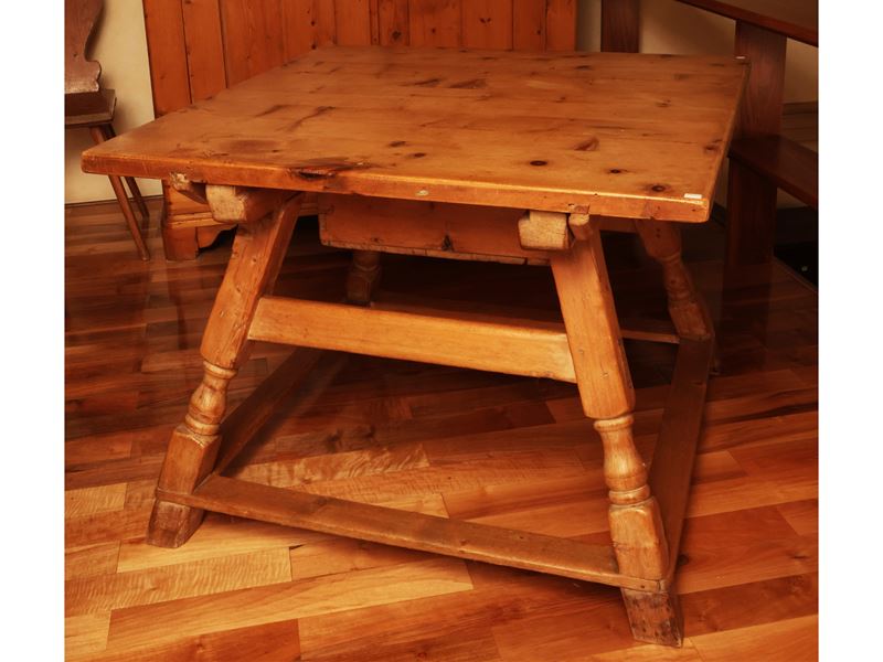 Tavolo da Pranzo Tirolese in Legno Tenero