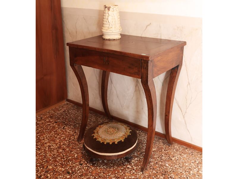 Tavolino in Noce