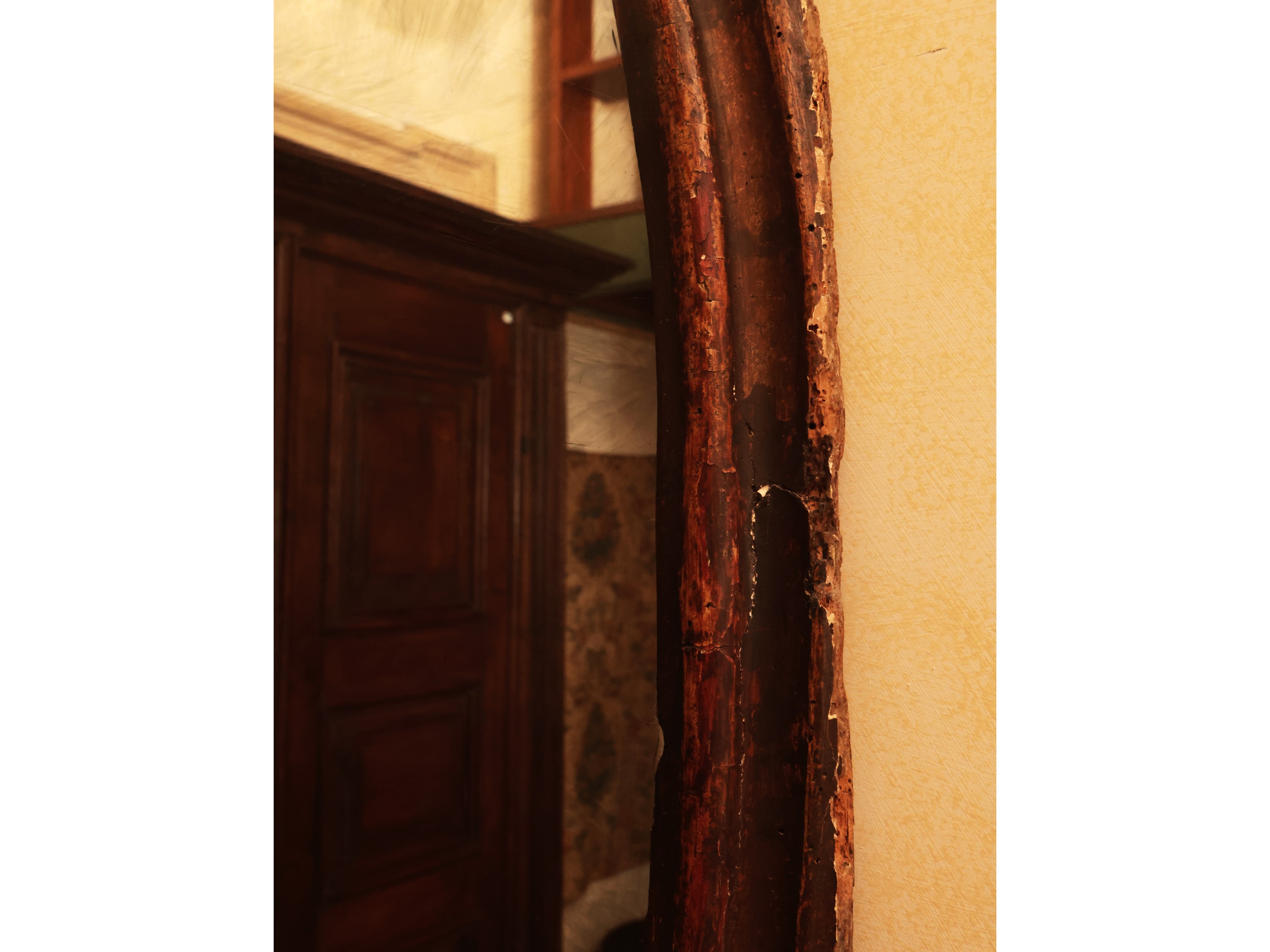 Cornice Ovale in Legno Laccato