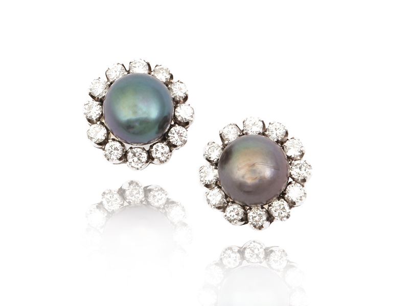 Orecchini in Oro Bianco con Diamanti e Perle Tahiti