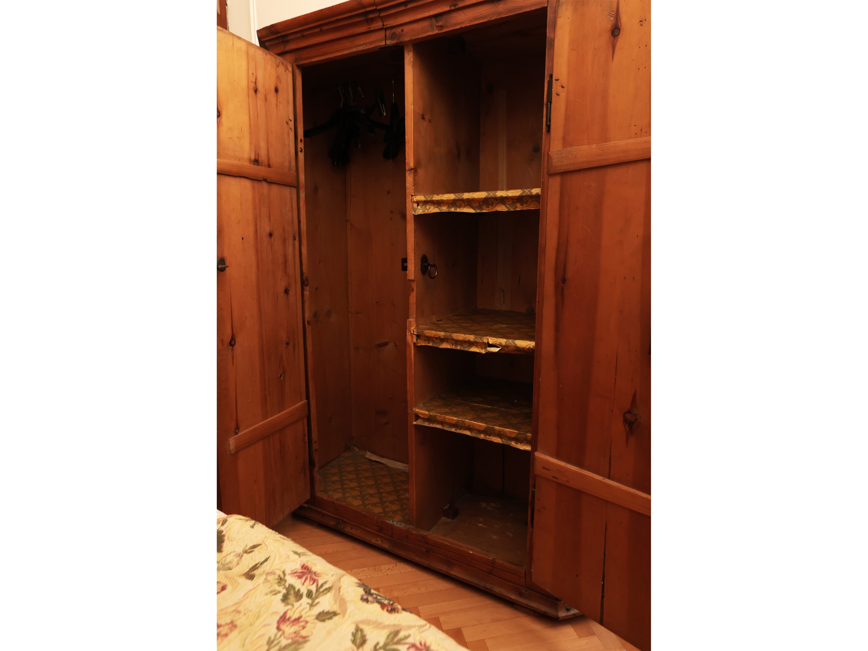 Armadio Tirolese in Legno Tenero