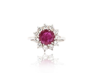 Anello in Oro Bianco con Diamanti e Rubino