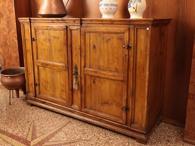 Grande Credenza in Legno Tenero