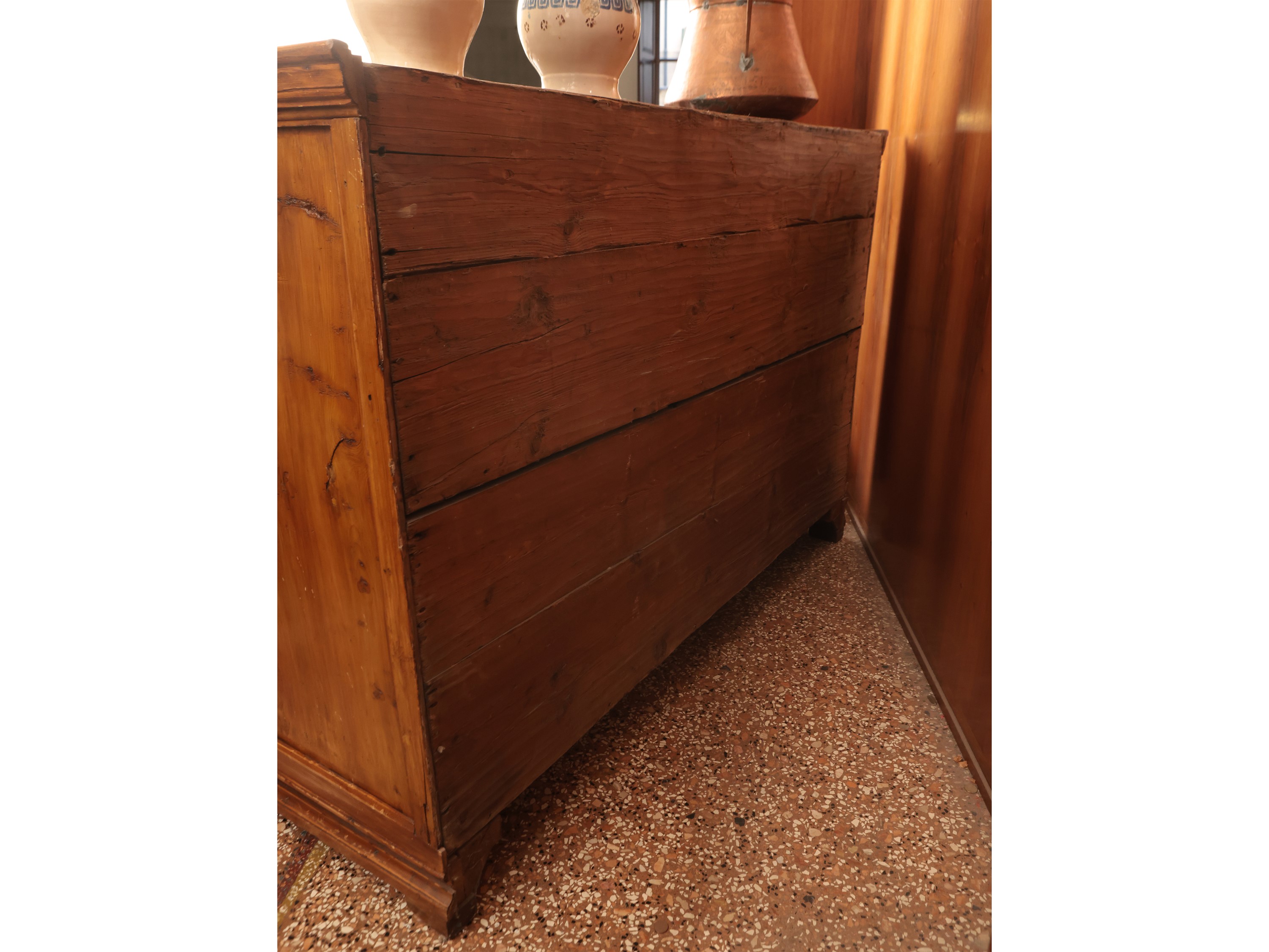 Grande Credenza in Legno Tenero