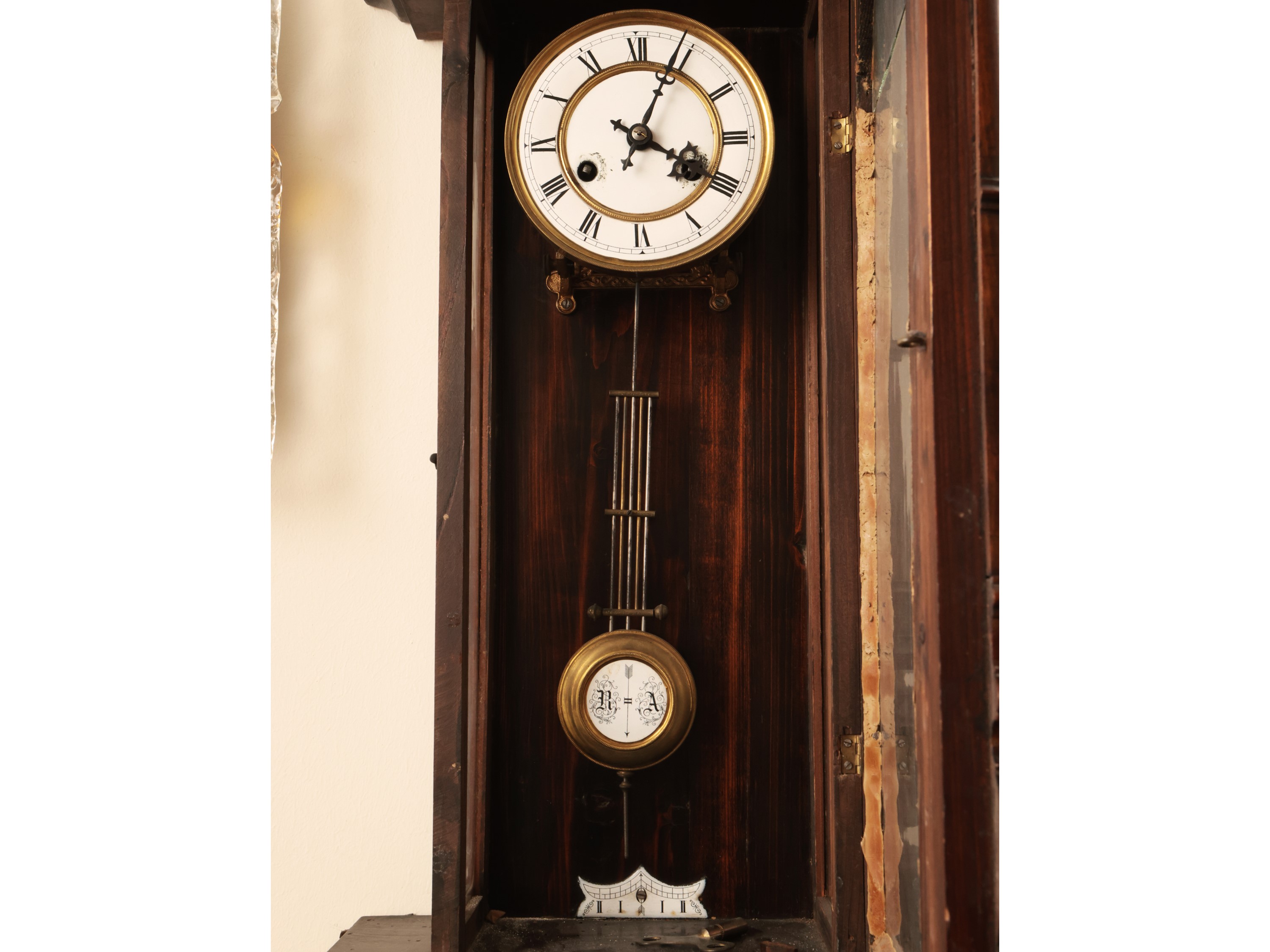 Orologio Pensile a Pendolo in Noce