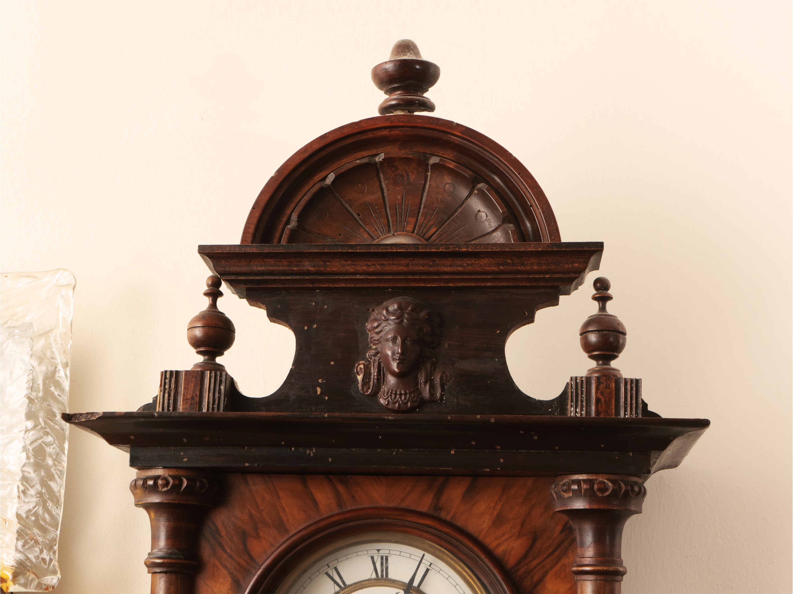 Orologio Pensile a Pendolo in Noce