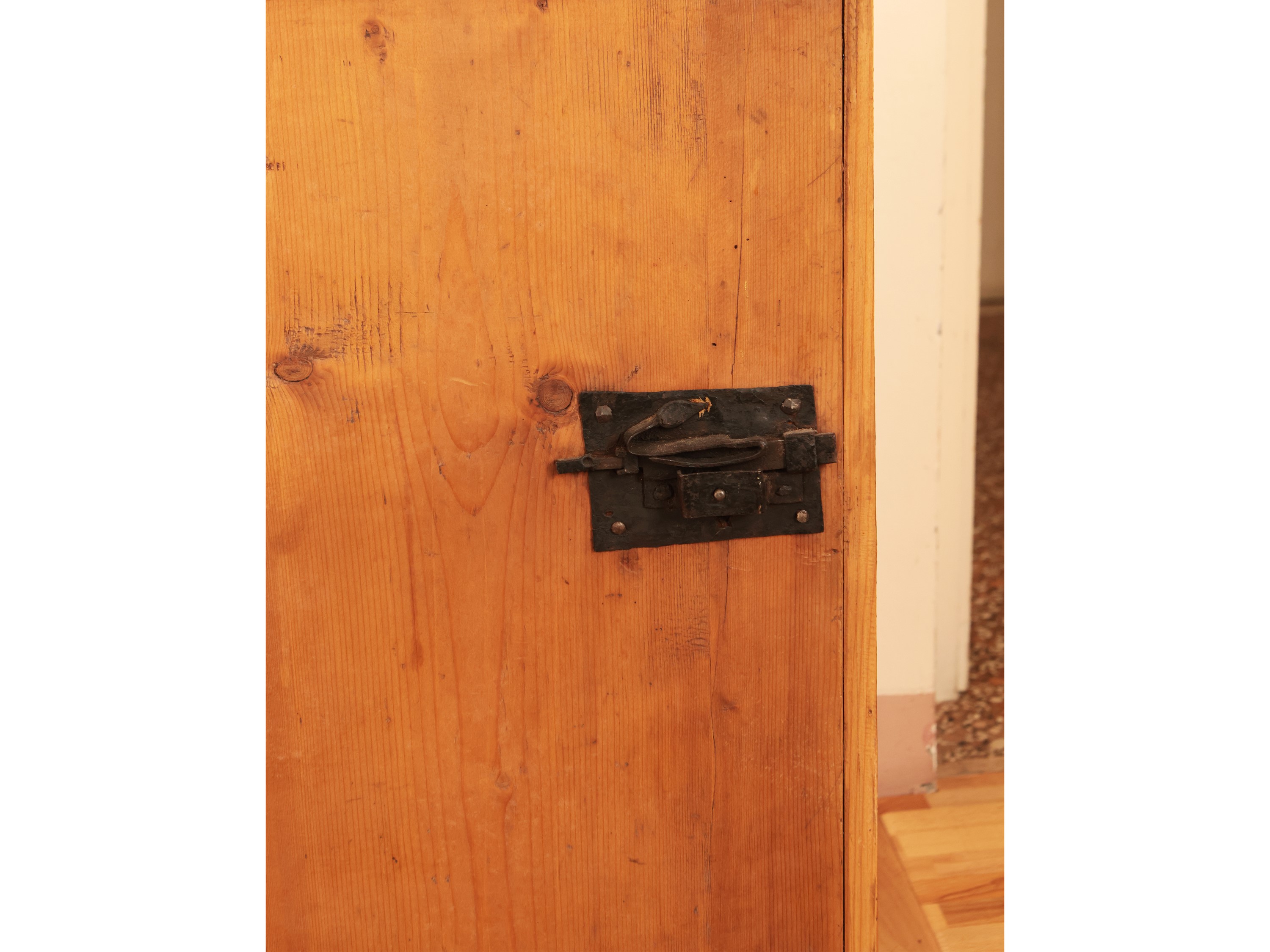 Credenza Rustica in Legno Tenero