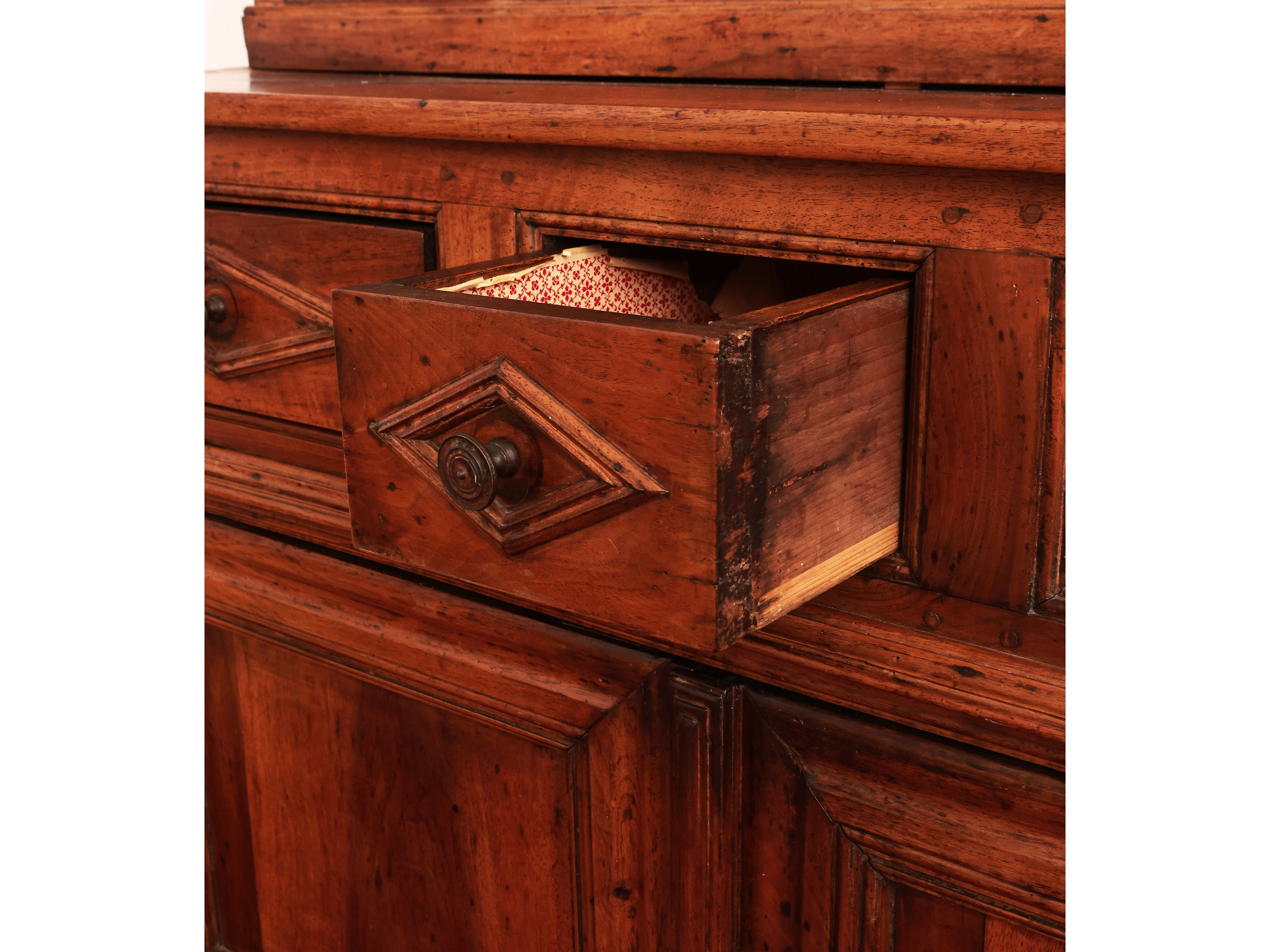 Credenza Rustica a Due Corpi in Noce