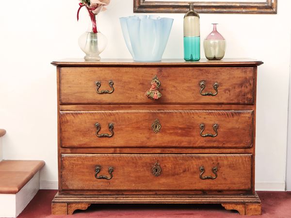 Walnut chest of drawers