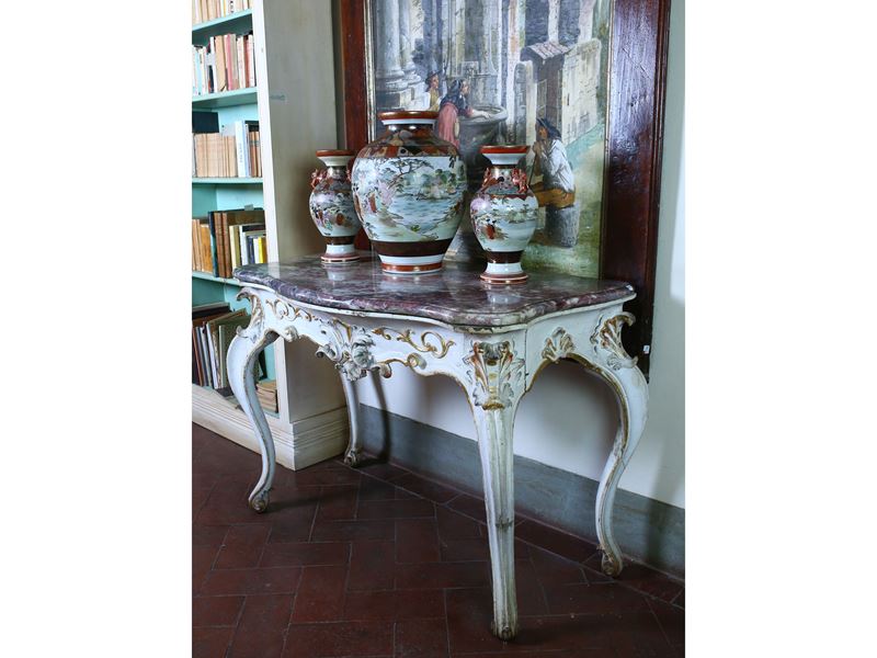 Console in Legno Laccato, Dipinto e Lumeggiato in Oro