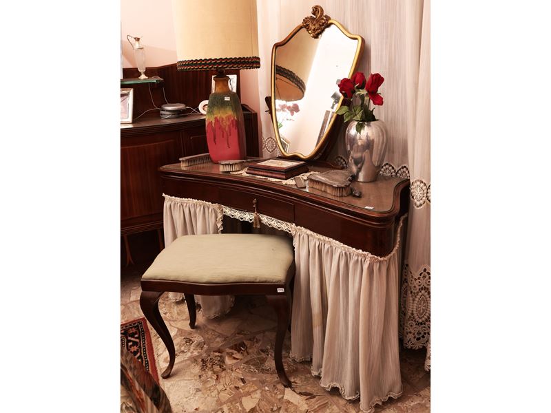 Toilette Impiallacciata in Mogano