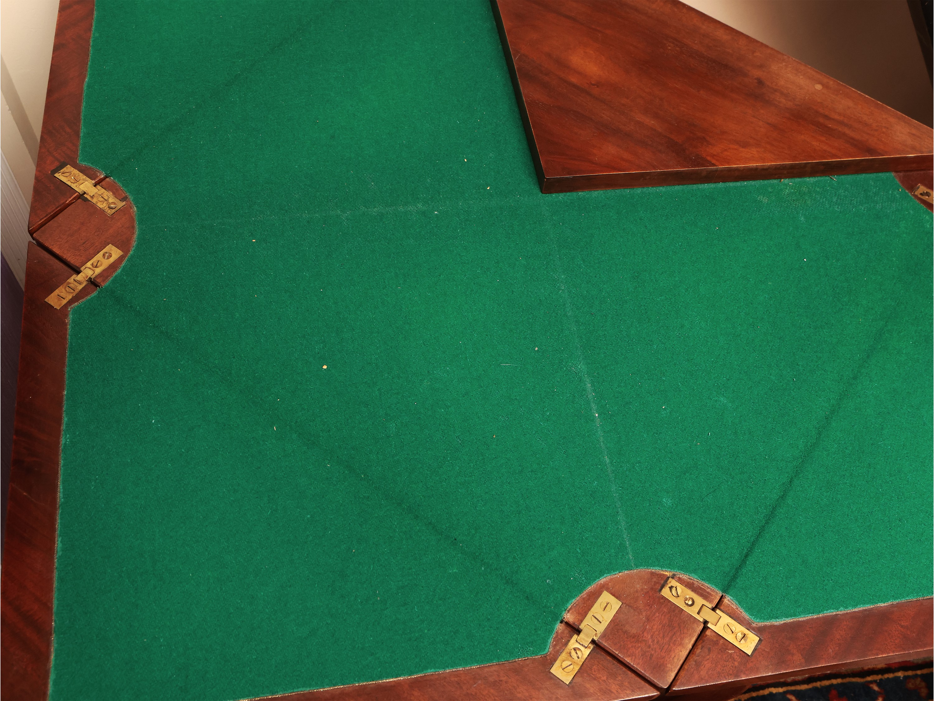 Tavolino Inglese da Gioco a Fazzoletto in Noce