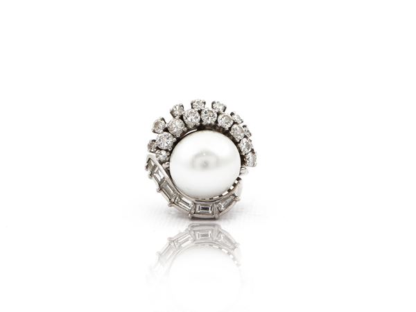 White gold ring with diamonds and white South Sea pearl