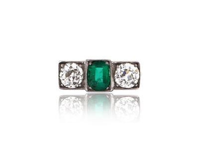 Anello Decò in Platino con Diamanti e Smeraldo