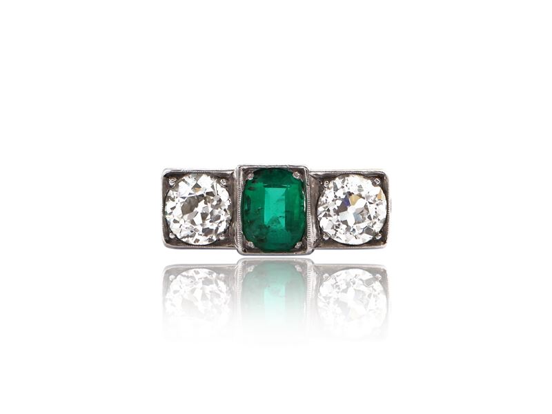 Anello Decò in Platino con Diamanti e Smeraldo