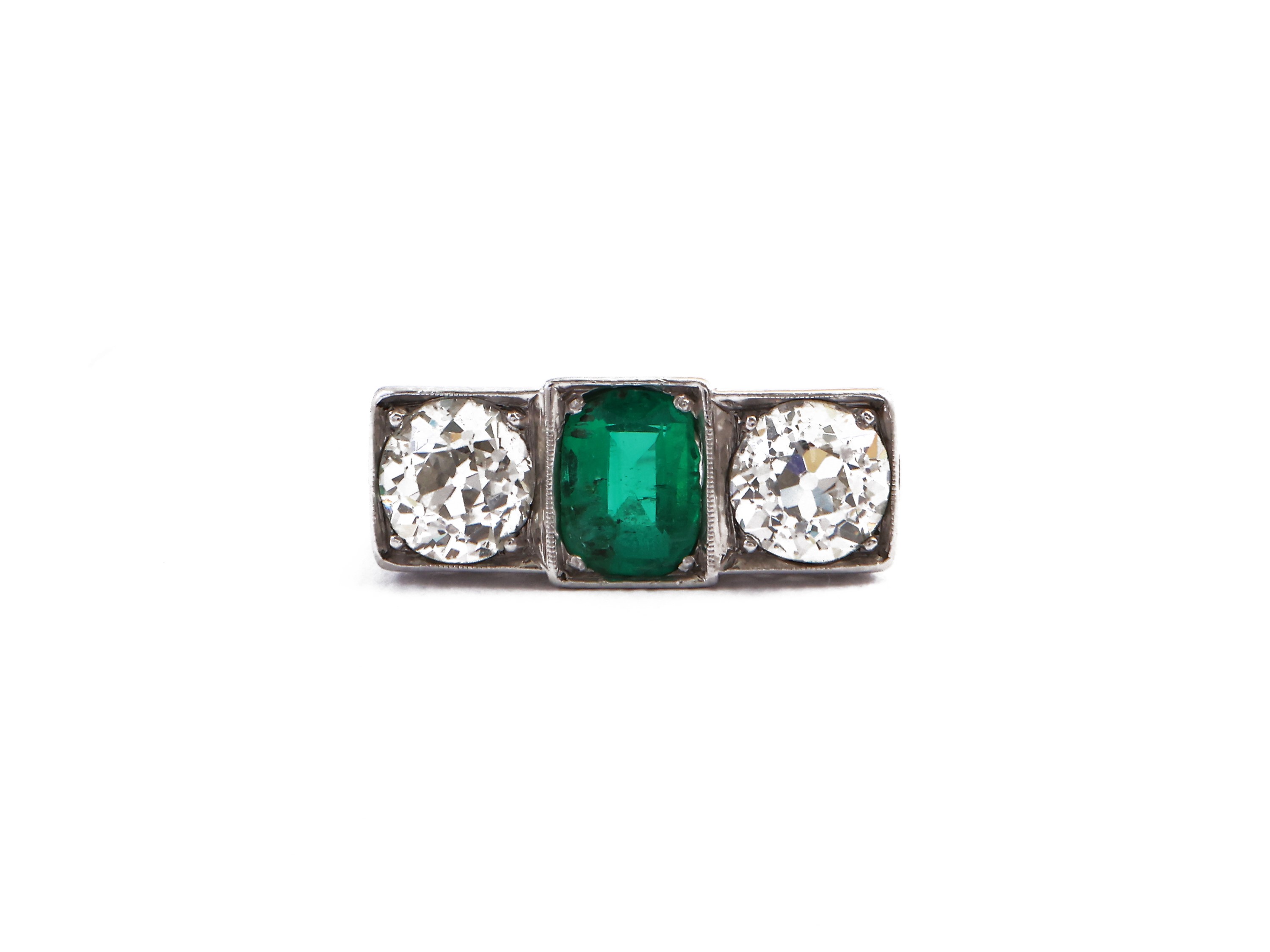 Anello Decò in Platino con Diamanti e Smeraldo