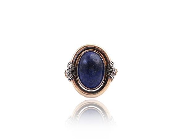 Ring in yellow gold and silver with huit huit cut diamonds and lapis lazuli