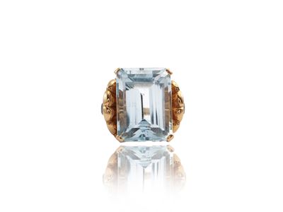 Anello in Oro Giallo con Acquamarina