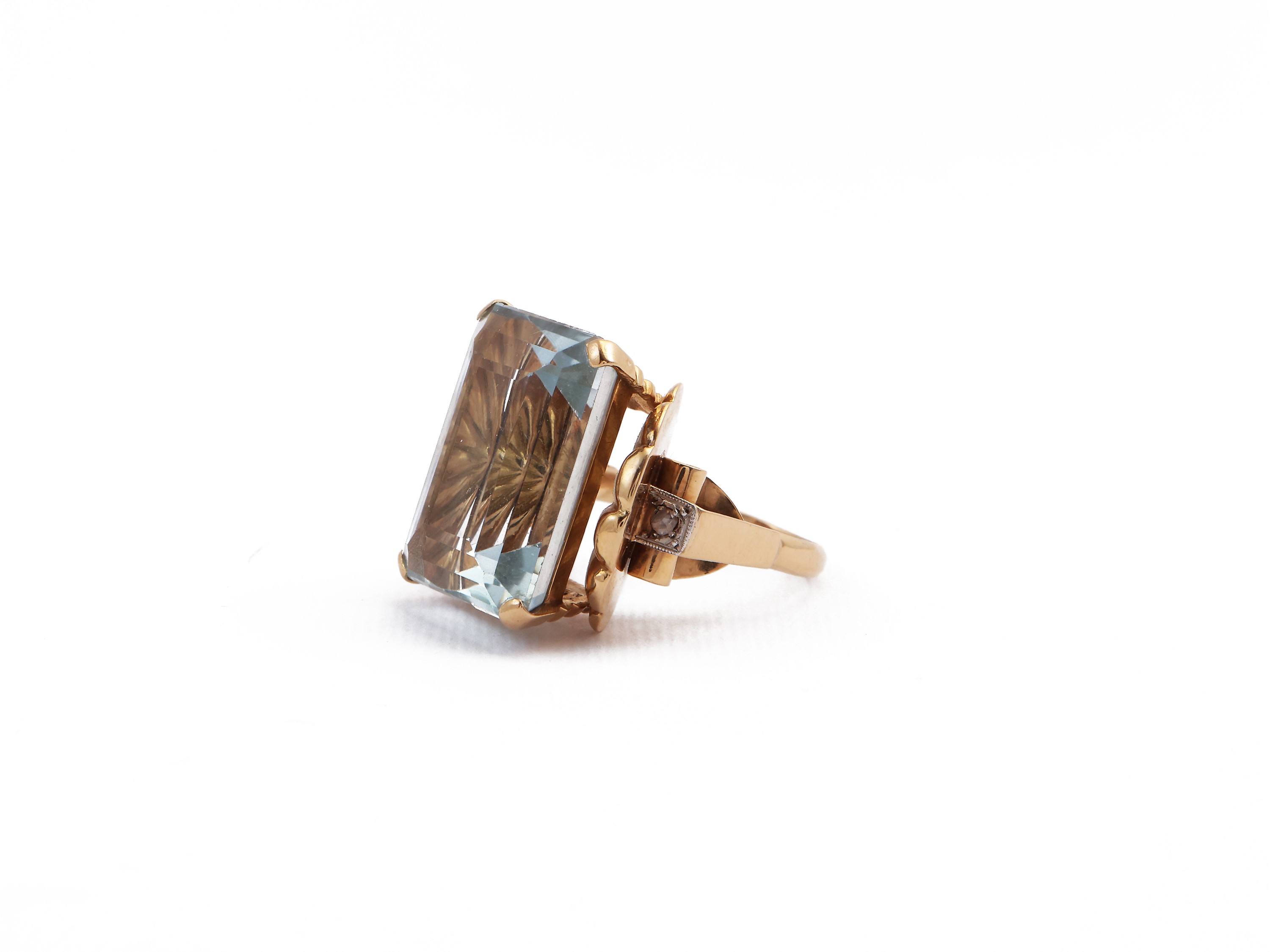 Anello in Oro Giallo con Acquamarina