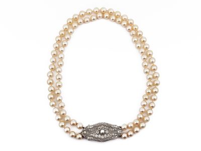 Collana Due Fili di Perle Coltivate con Fermezza Decò in Platino, Diamanti e Perla