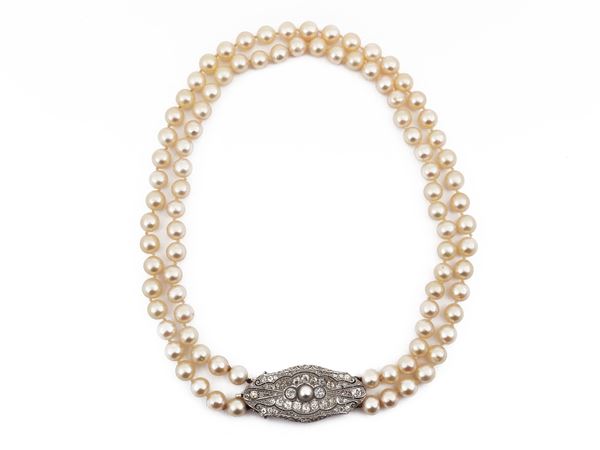Necklace with two strands of cultured pearls with deco firmness in platinum, diamonds and pearl