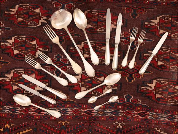 Silver cutlery set