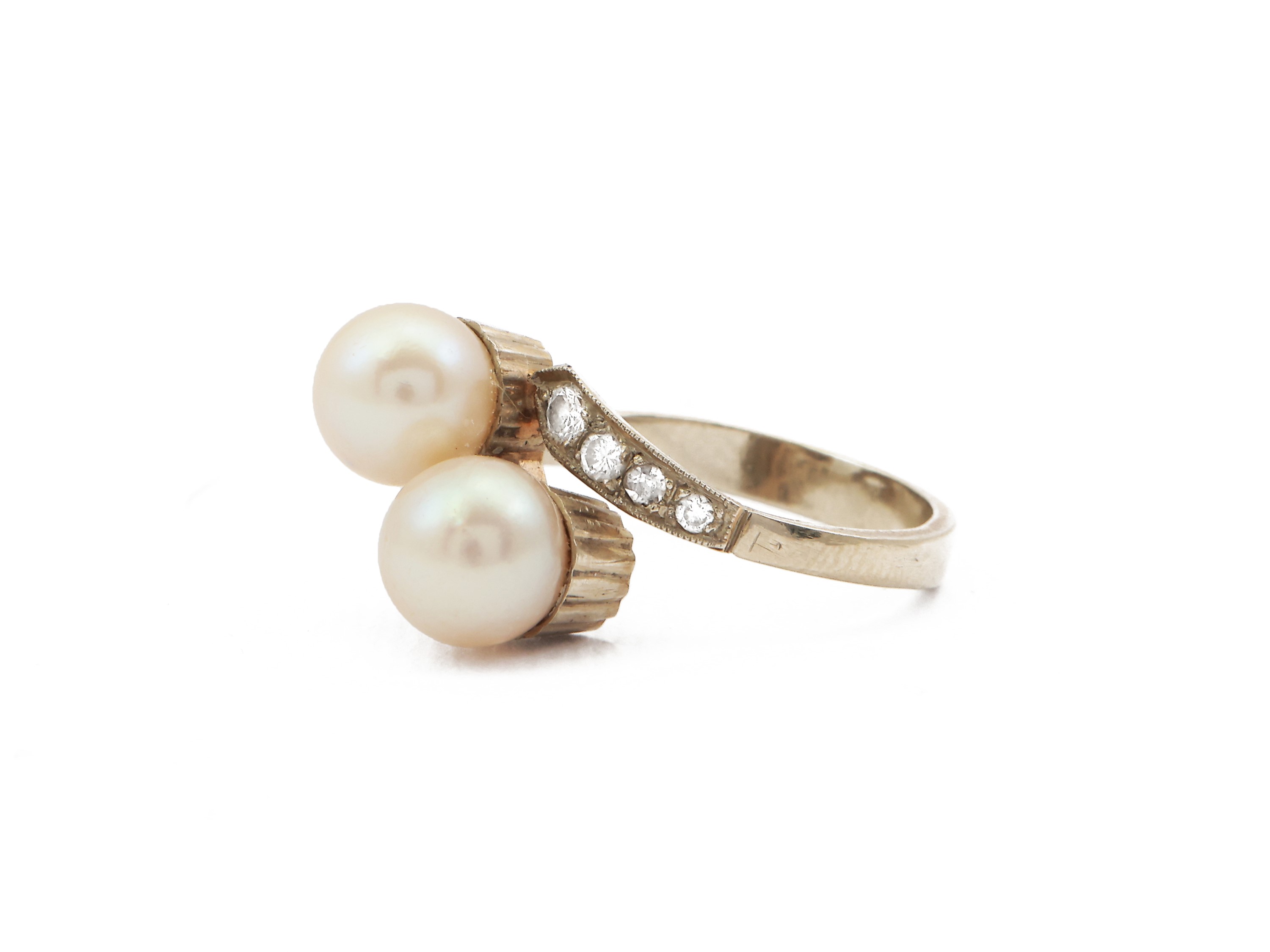 Anello Contrariè in Oro Bianco con Diamanti e Perle Coltivate