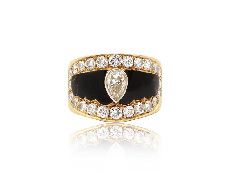 Anello a Fascia in Oro Giallo con Diamanti e Onice