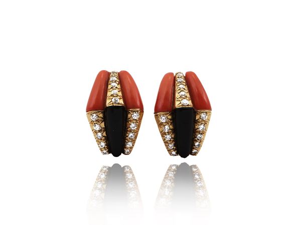 Tiffany & Co, yellow gold earrings with diamonds, orange-red corals and onyx